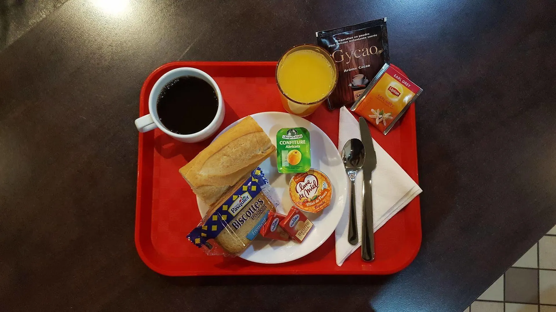 **  Hotel Du Jura Parigi Francia